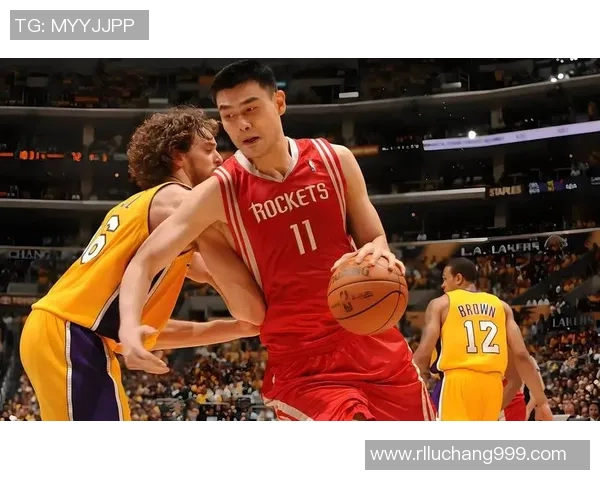 狼与姚明的传奇碰撞:从篮球场到野生动物保护的跨界故事